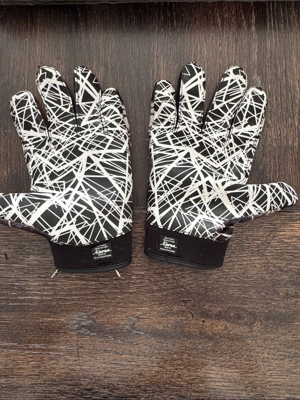 Cutters Youth Black & White Abstract Game Day Receiver Football Gloves Sz Large